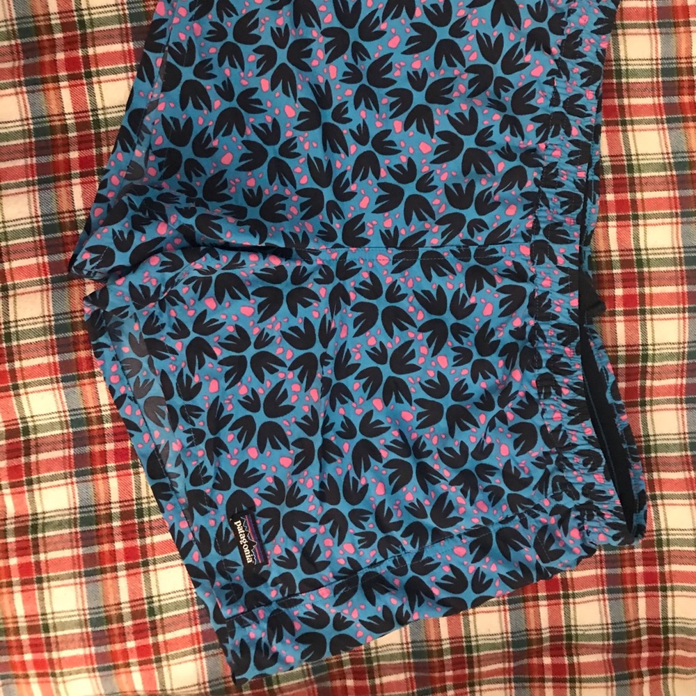 Patagonia Baggies 4” girls’ xxl or womens m